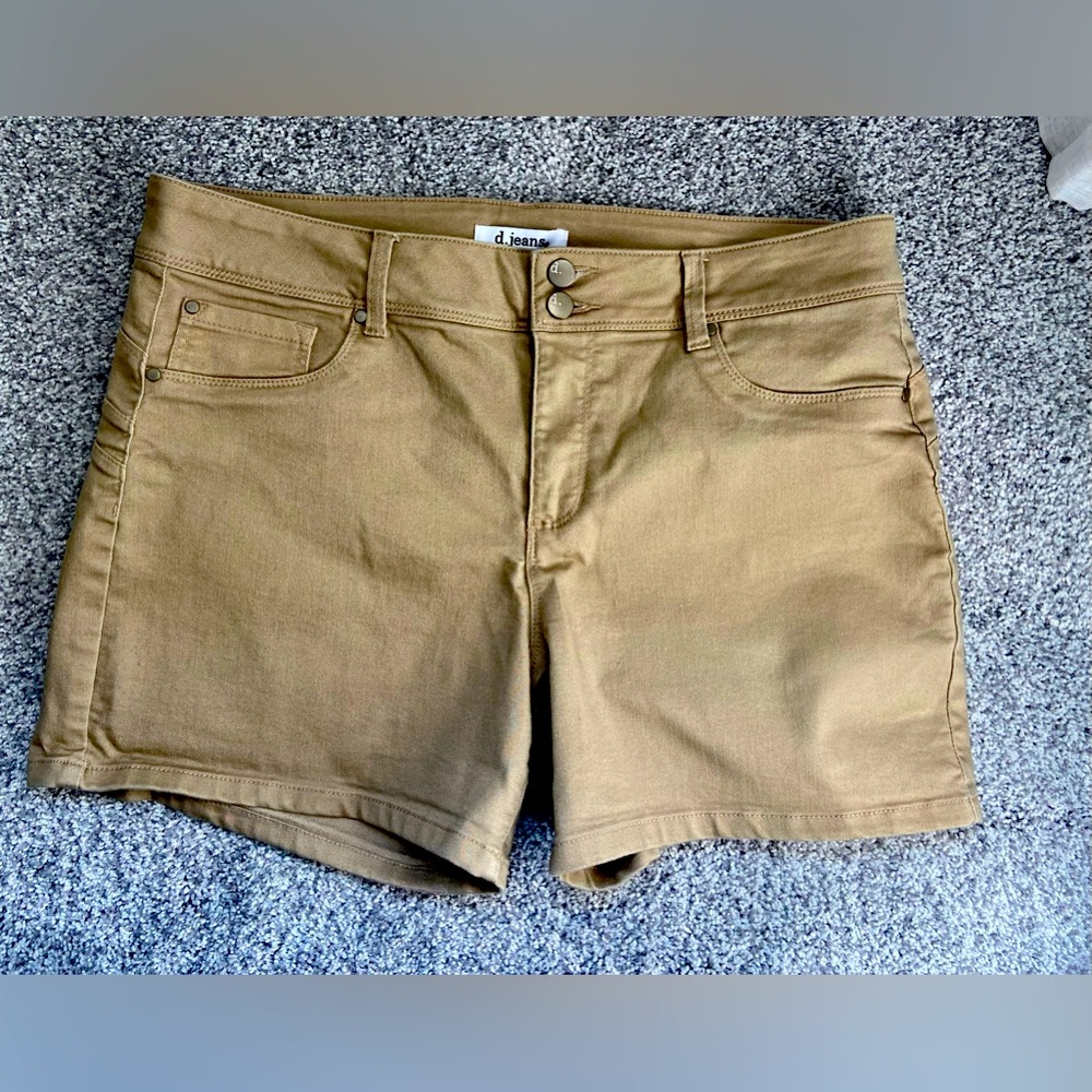 D. Jeans khaki shorts size 14